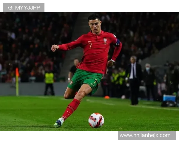 C罗与中国足球巨星实力对比:技术风格与影响力全方位分析 C罗与中国足球巨星实力对比:技术风格与影响力全方位分析