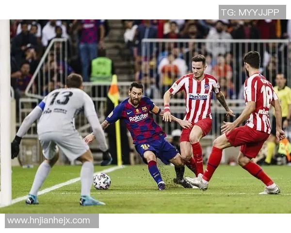 《足球之梦:每一场比赛背后的坚持与荣耀》 《足球之梦:每一场比赛背后的坚持与荣耀》