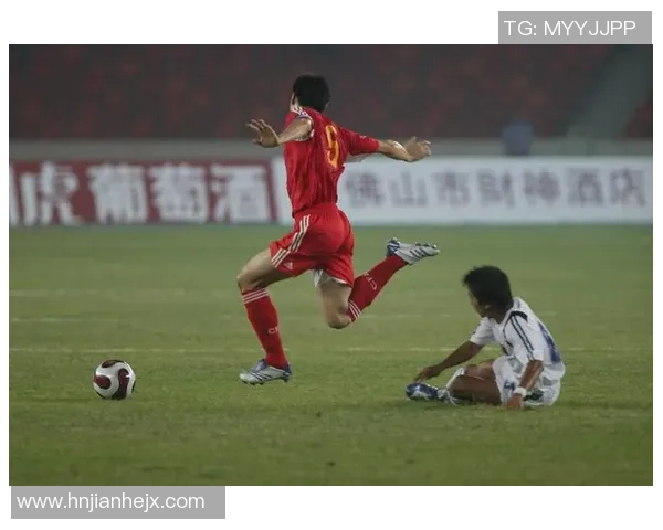 中国17号足球球星最新动态及其在国际赛场上的表现分析 中国17号足球球星最新动态及其在国际赛场上的表现分析