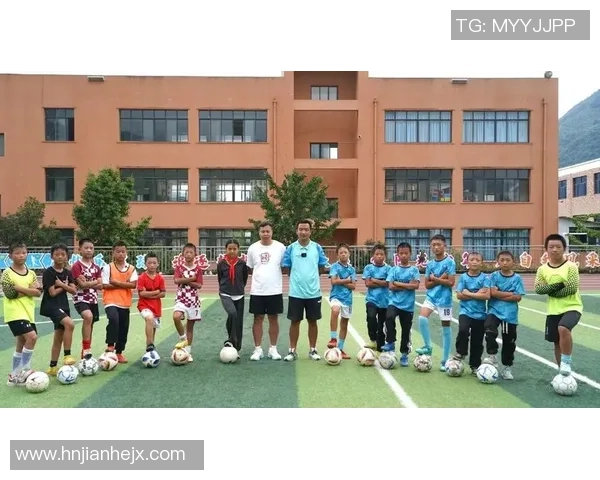 从草根到巨星一位足球少年的拼搏逆袭与梦想坚持之路 从草根到巨星一位足球少年的拼搏逆袭与梦想坚持之路