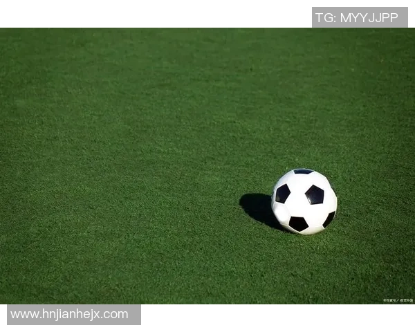 以色列现役足球球星奋战绿茵场展现坚毅精神与无限潜能