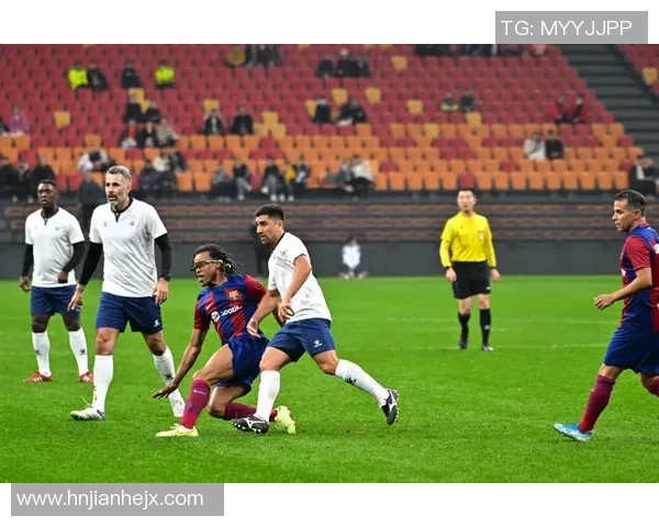 足球场上的不屈斗志与永不言败的传奇球星精神解析